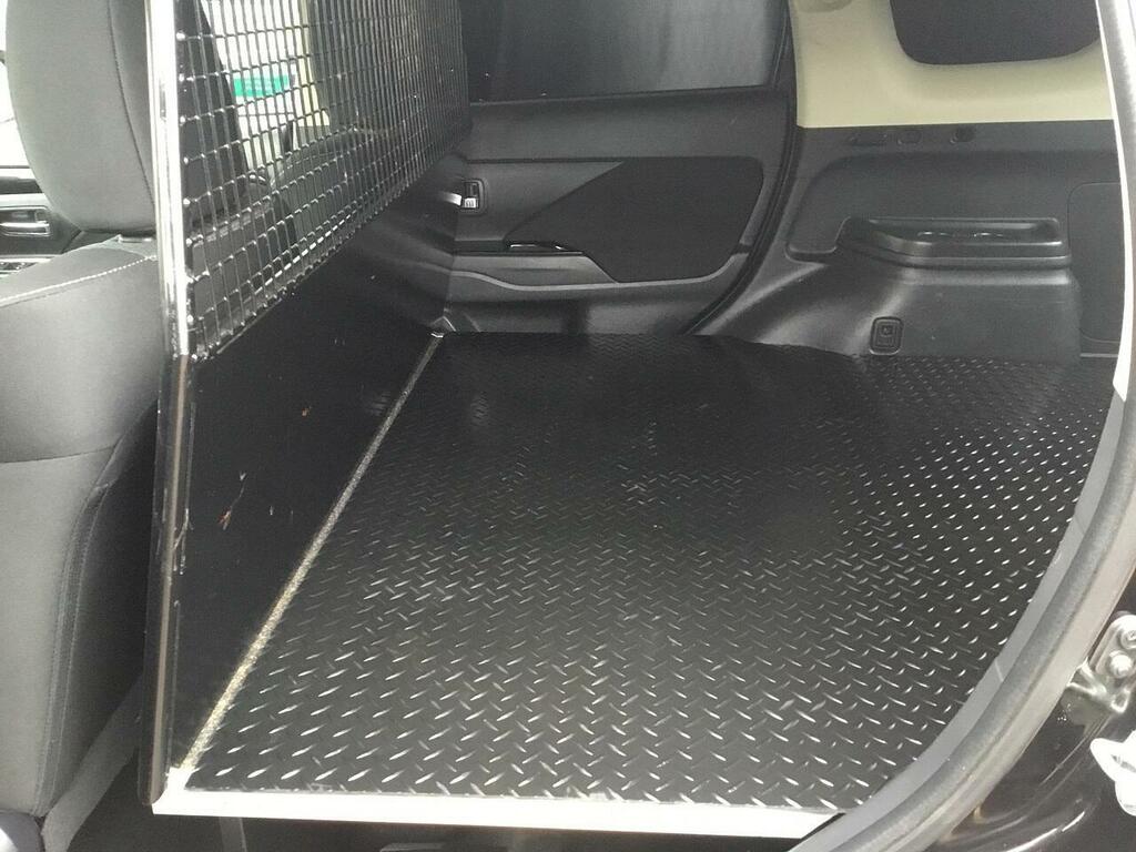 Mitsubishi Outlander 2.4H Twinmotor 13.8Kwh Juro Suv Plug-in #3