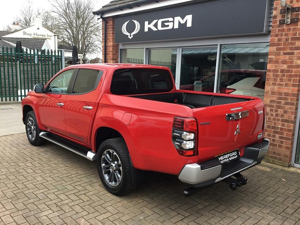 Mitsubishi L200 2.2 Di-d Dc Warrior Pickup Double Cab M Red #2