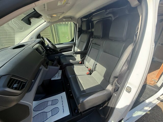 Vauxhall Vivaro 1.5 Turbo D 2700 Sportive Panel Van Man YB71ORP White #2