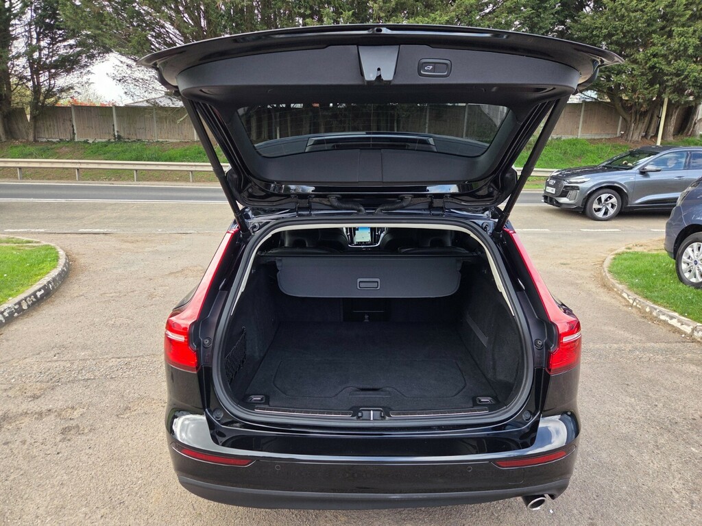 Volvo V60 2.0 D3 150 Momentum Plus GC19WDO Black #5
