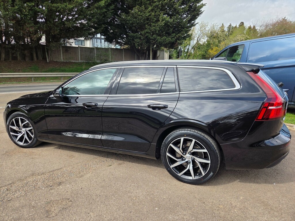 Volvo V60 2.0 D3 150 Momentum Plus GC19WDO Black #2