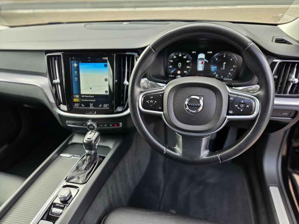 Volvo V60 2.0 D3 150 Momentum Plus GC19WDO Black #4