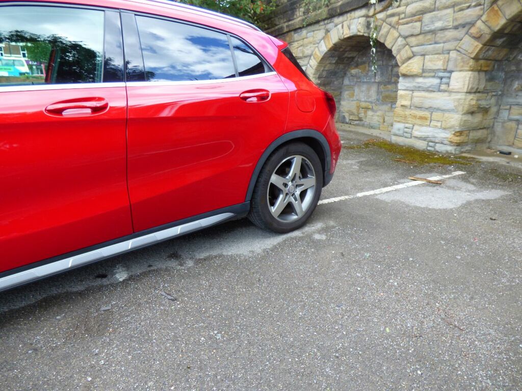 Mercedes-Benz GLA Class Gla 200 Cdi Amg Line LL15EDR Red #4