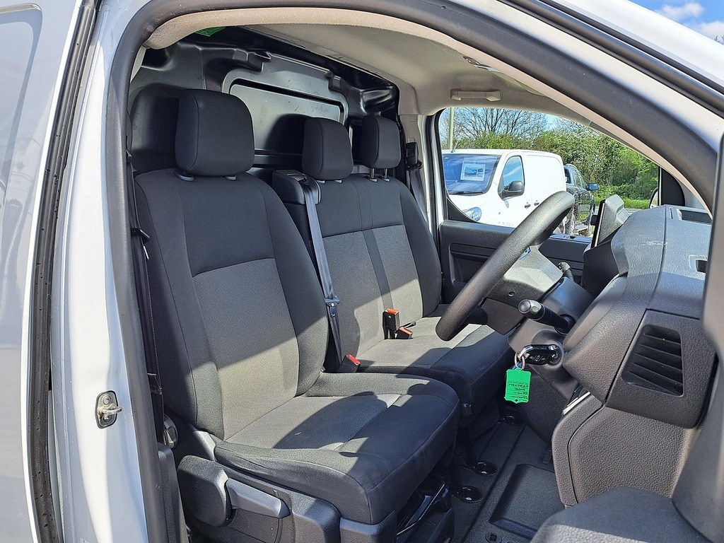 Vauxhall Vivaro Turbo D Prime DP24TZK White #6