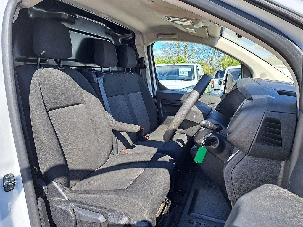Vauxhall Vivaro Turbo D Prime DL24JKJ White #6