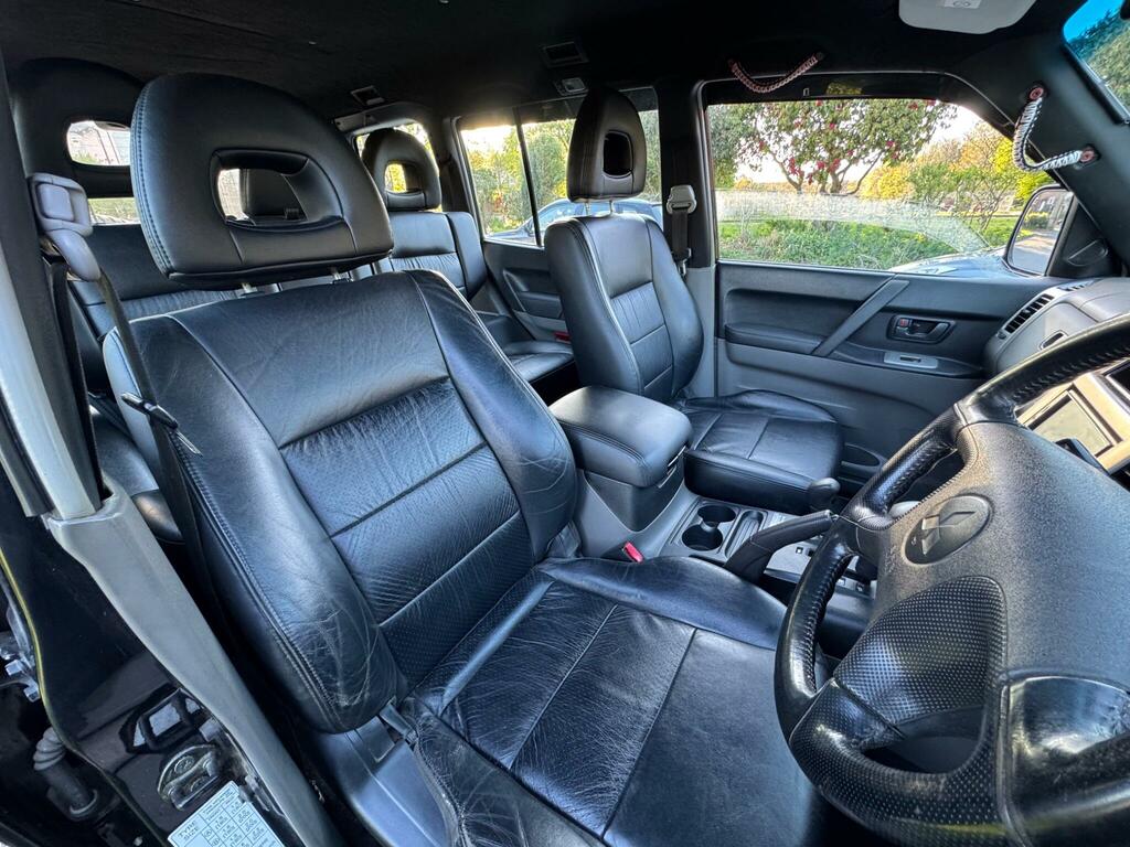 Mitsubishi Shogun Estate Silver #13