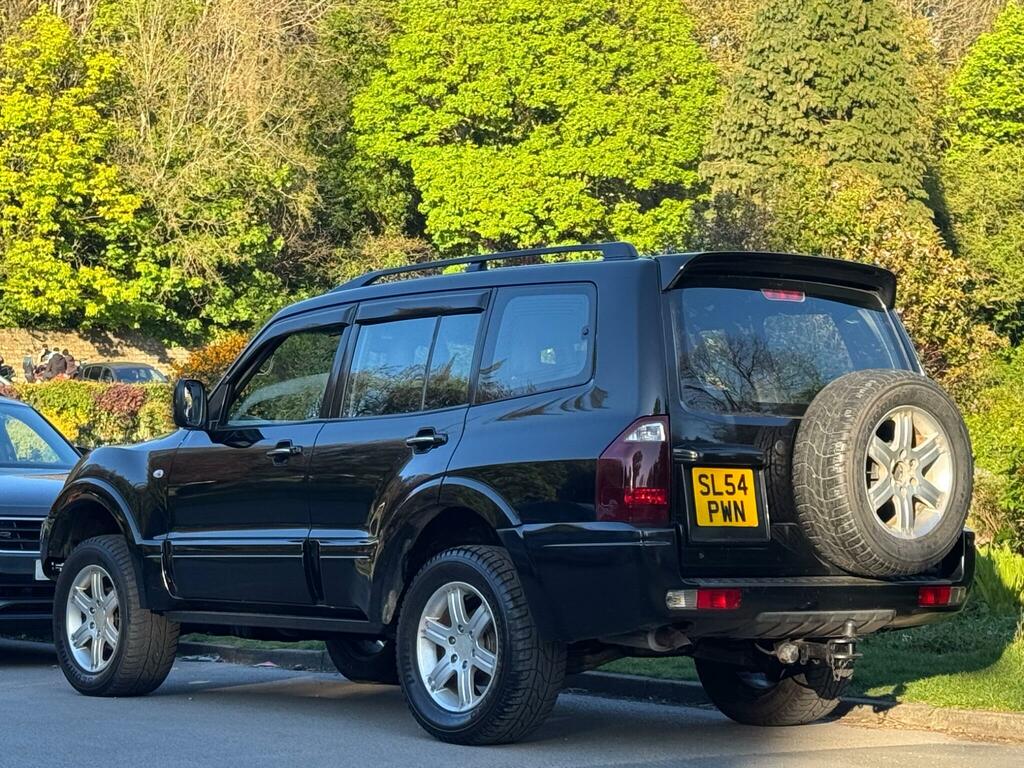 Mitsubishi Shogun Estate Silver #9