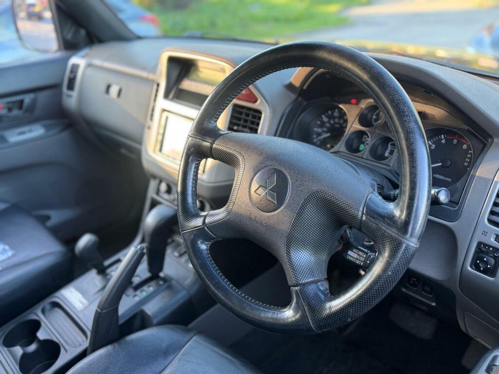 Mitsubishi Shogun Estate Silver #12