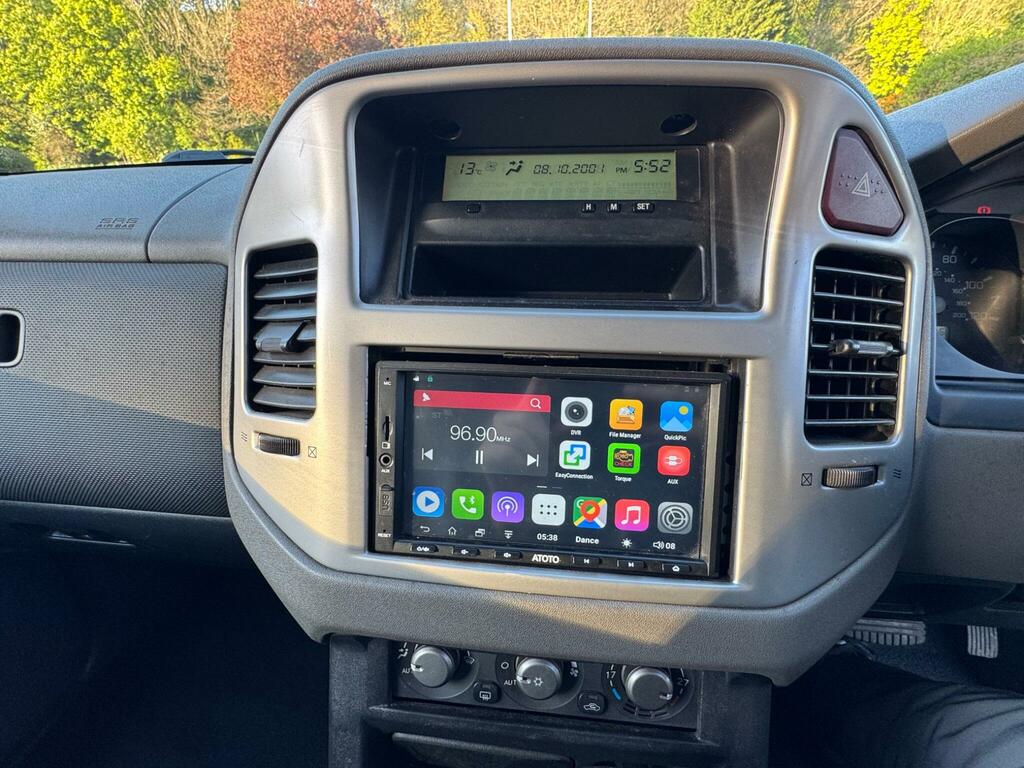 Mitsubishi Shogun Estate Silver #19