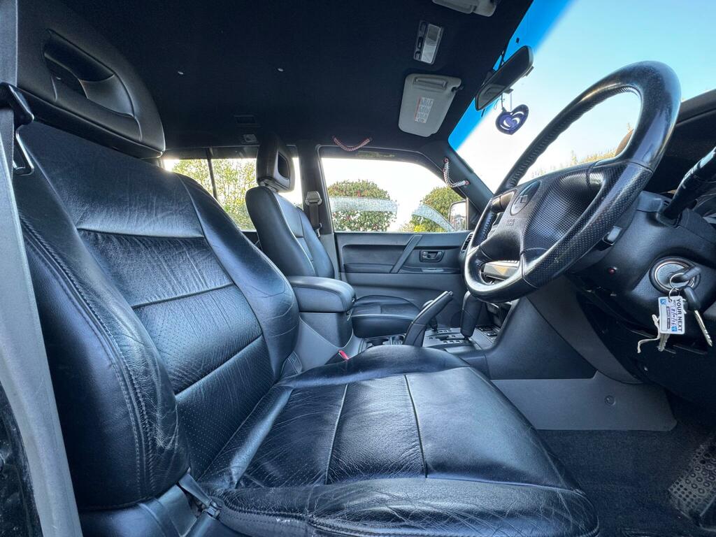 Mitsubishi Shogun Estate Silver #14