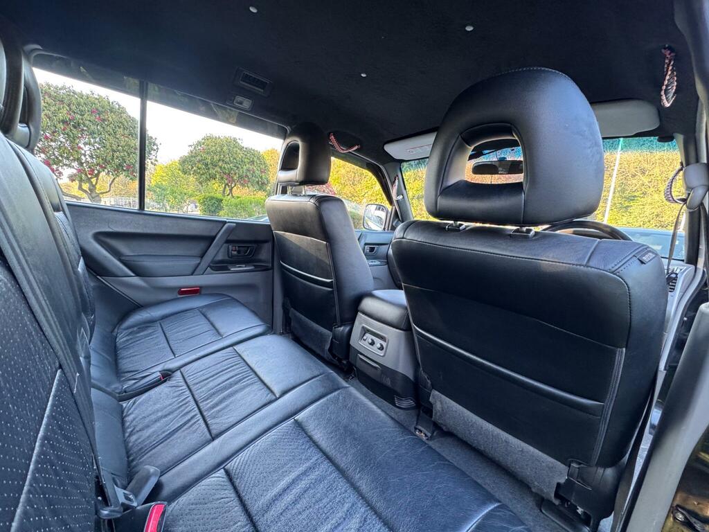 Mitsubishi Shogun Estate Silver #17