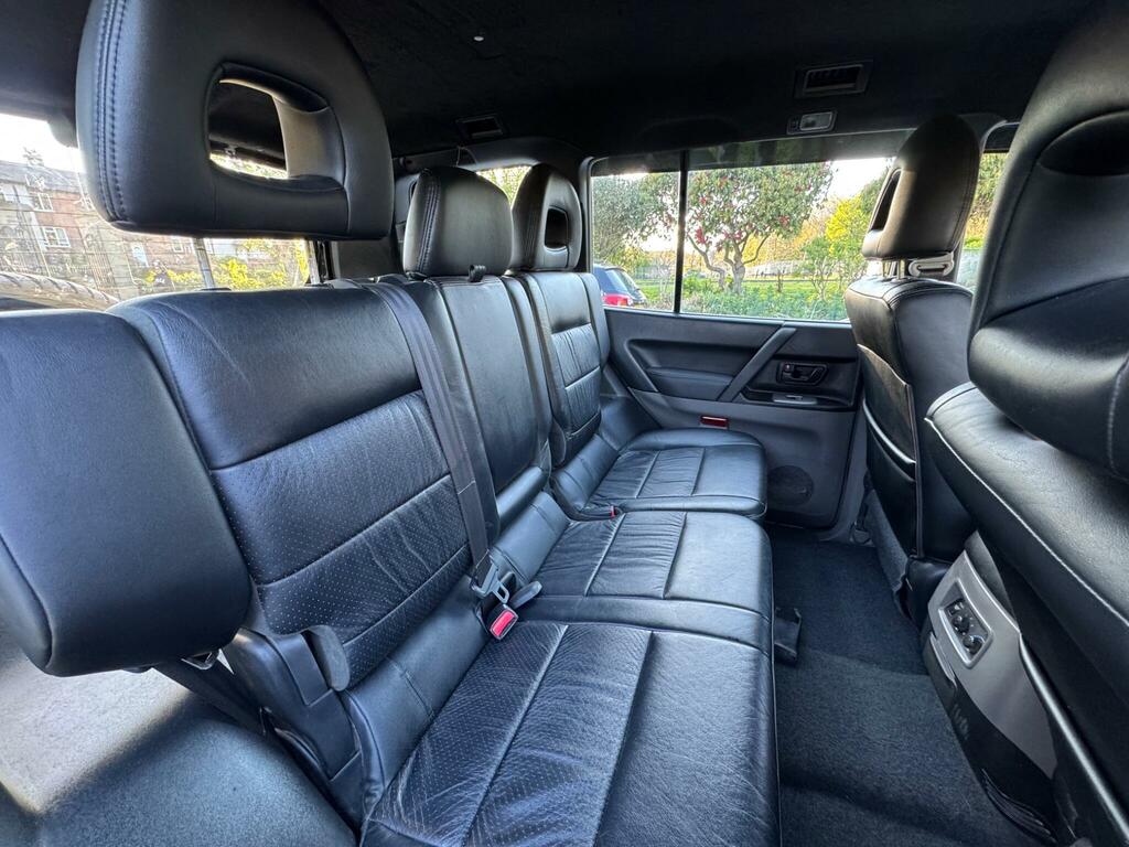 Mitsubishi Shogun Estate Silver #16