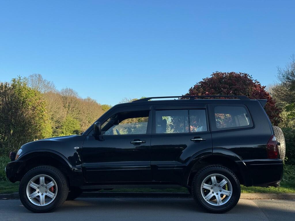 Mitsubishi Shogun Estate Silver #8