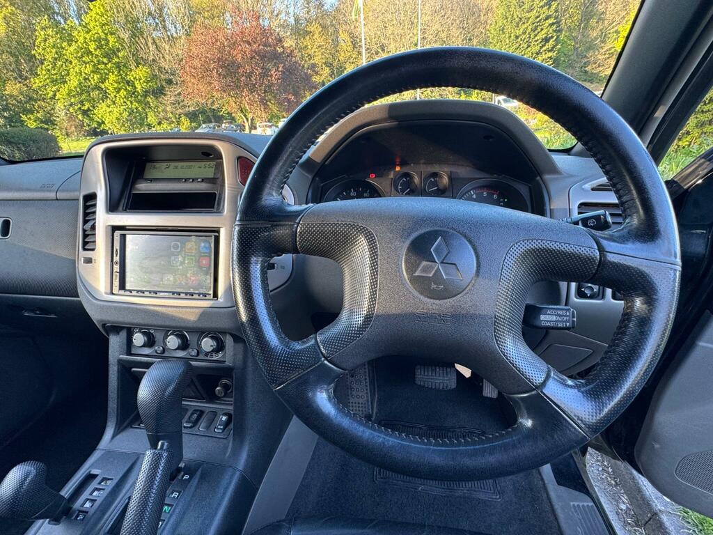 Mitsubishi Shogun Estate Silver #18