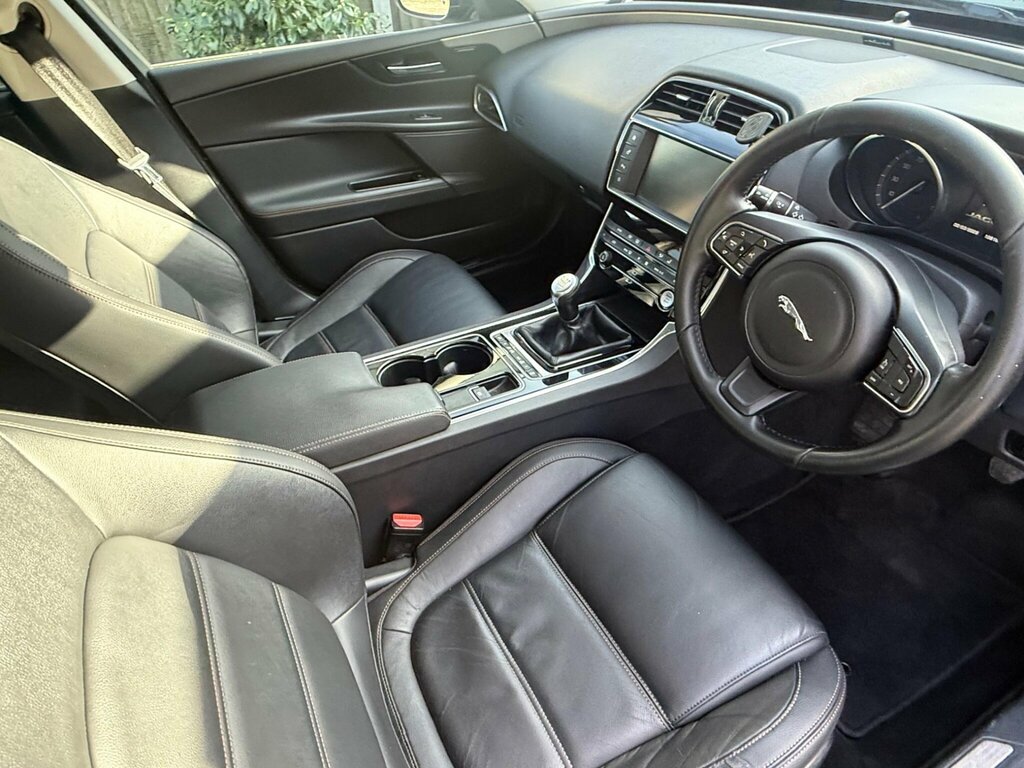 Jaguar XE 2.0D Prestige Euro 6 Ss NA15VXS Green #2