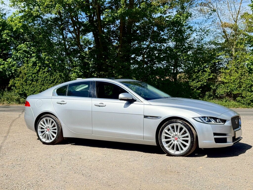 Jaguar XE 2.0D Portfolio Awd Euro 6 Ss OE67EUU Silver #4