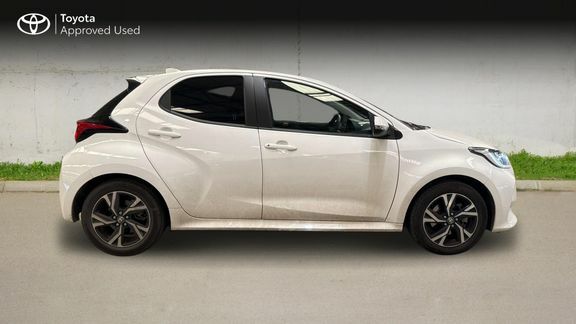 Toyota Yaris Design EA74YNZ White #2