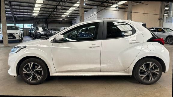Toyota Yaris Design EA74YNZ White #6
