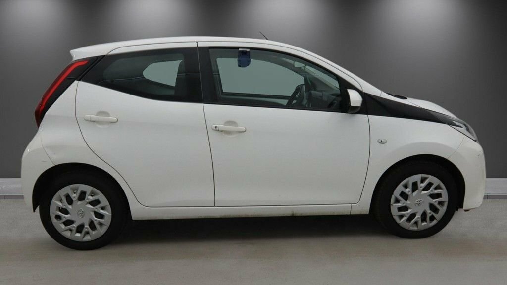Toyota Aygo 1L X-play NL71JOU White #5