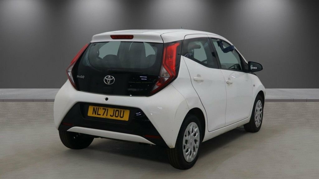 Toyota Aygo 1L X-play NL71JOU White #4