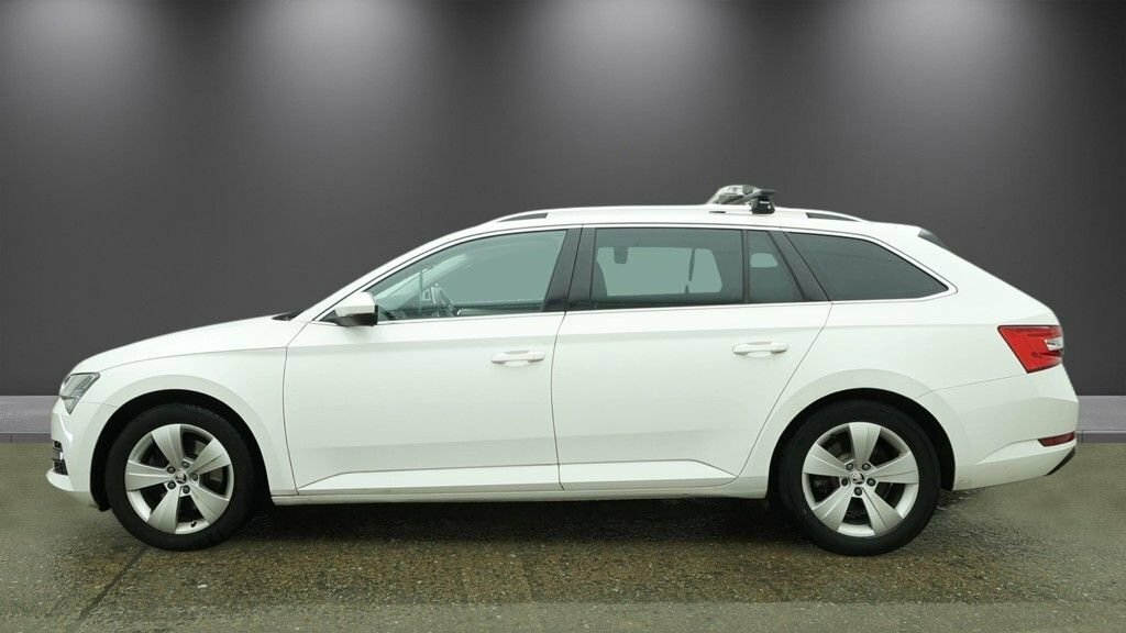 Skoda Superb 2L Se Technology White #6