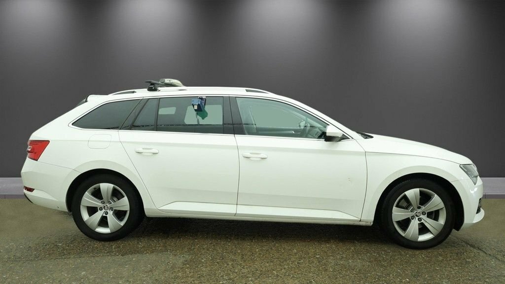 Skoda Superb 2L Se Technology White #5