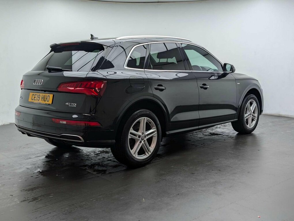 Audi Q5 2L S Line CE19HUO Black #5