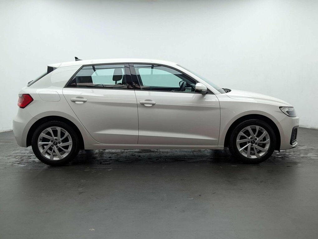 Audi A1 1L Sport RE73GZJ White #6