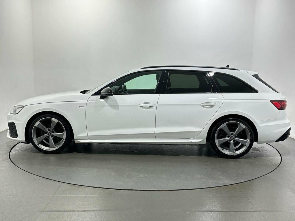 Audi A4 Avant 2L Black Edition YL21EHF White #5