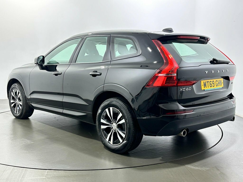 Volvo XC60 2L Momentum MT69GHN Black #5