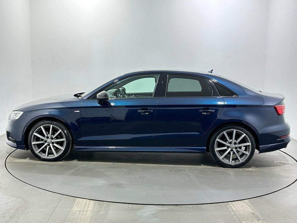 Audi A3 2L Black Edition AV67KPP Blue #4