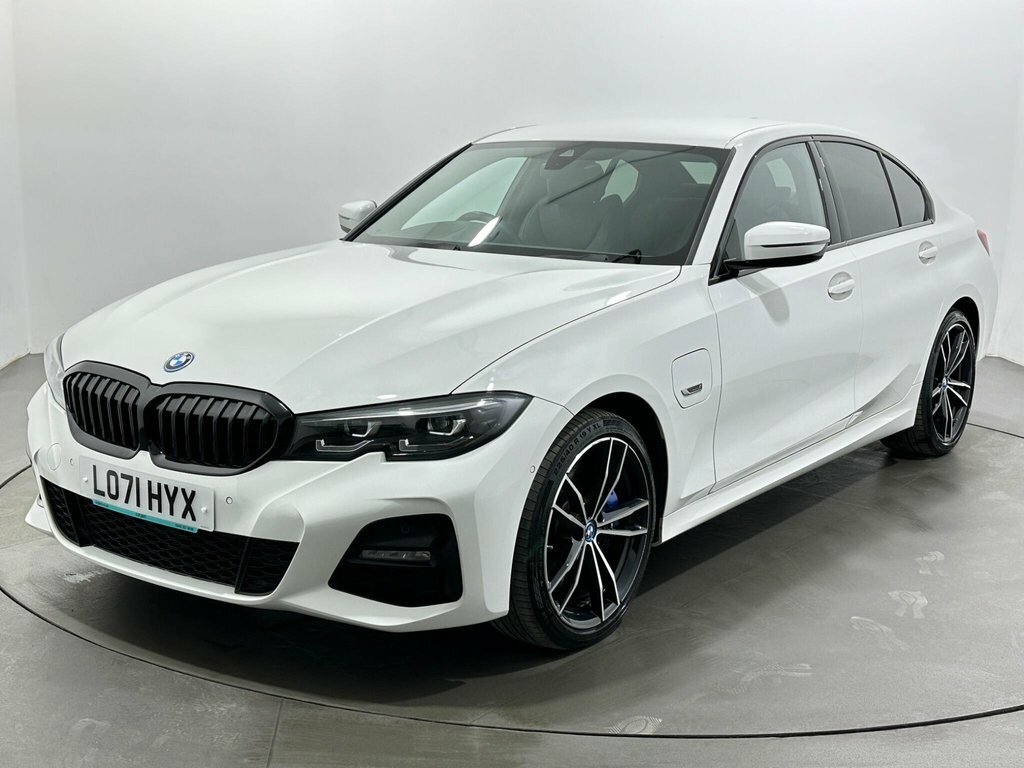 BMW 3 Series 2L M Sport LO71HYX White #3
