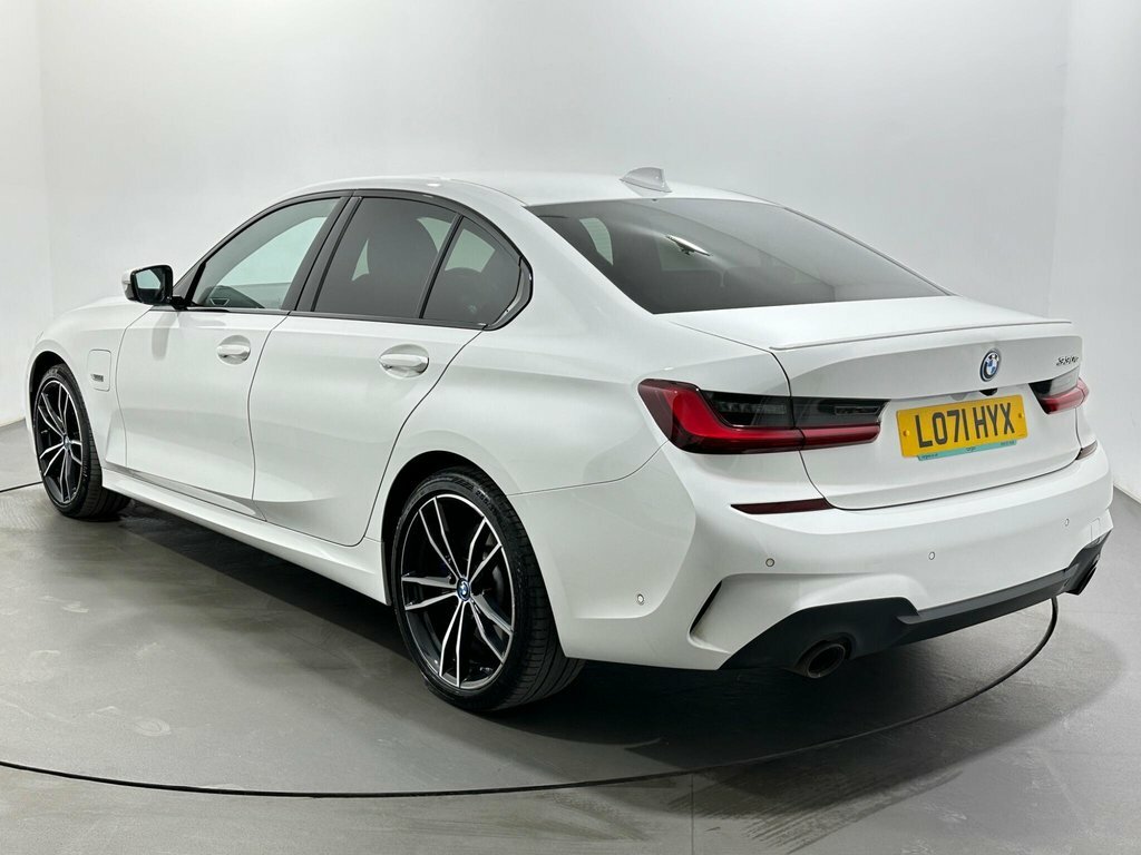 BMW 3 Series 2L M Sport LO71HYX White #5