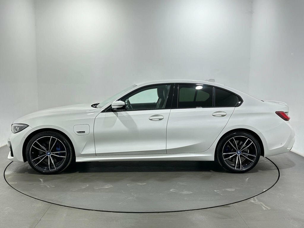 BMW 3 Series 2L M Sport LO71HYX White #4