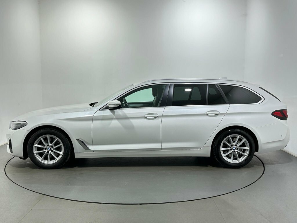 BMW 5 Series 2L Se YE71UWB White #4