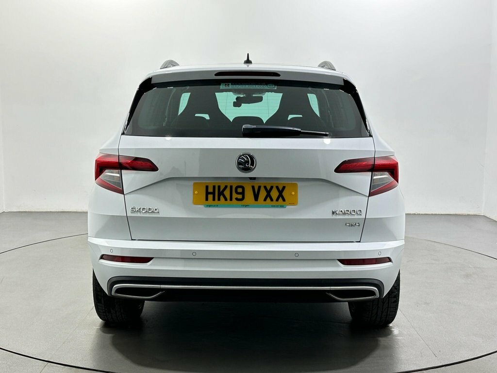 Skoda Karoq 2L Sportline White #6
