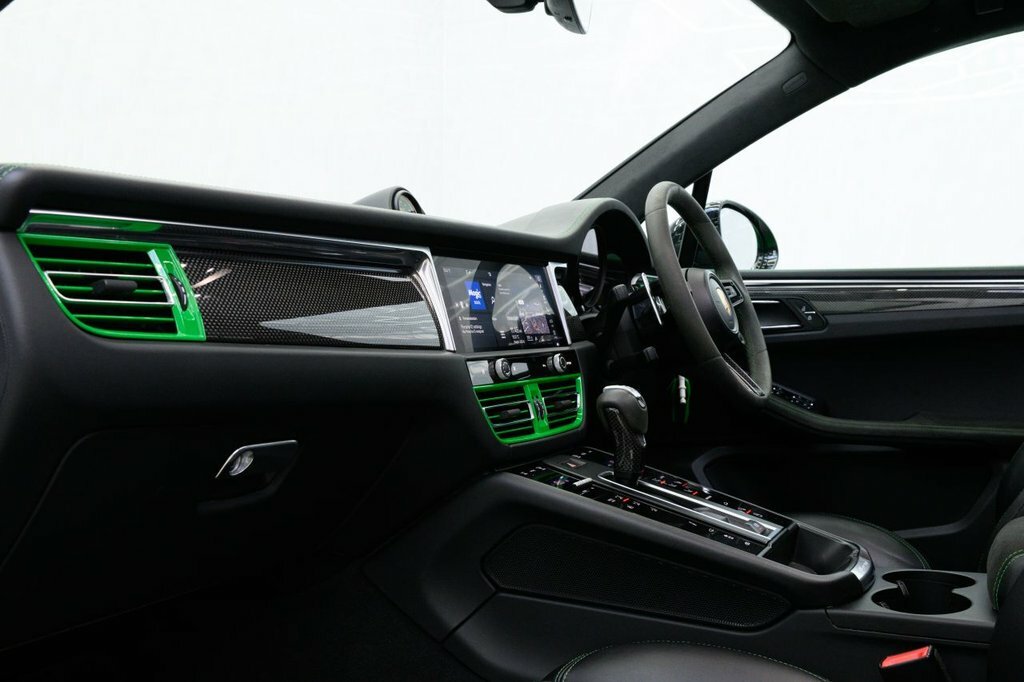 Porsche Macan 2.9L Gts BK72VND Green #3