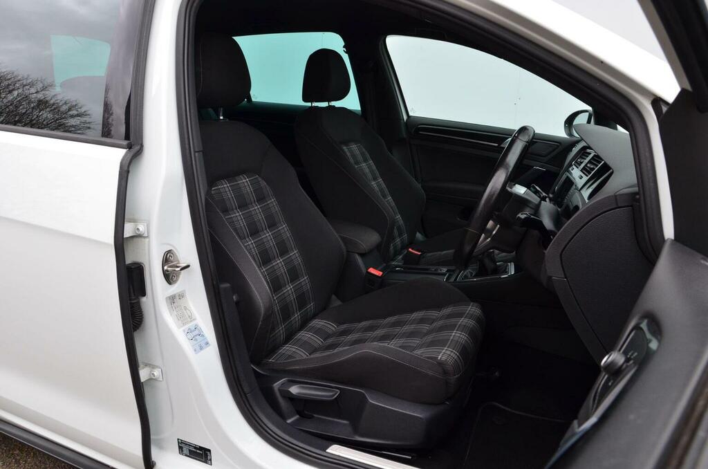 Volkswagen Golf Hatchback 2.0 Tdi Bluemotion Tech Gtd Euro 6 Ss KM15DAV White #4