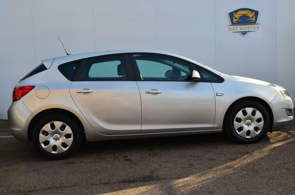 Vauxhall Astra Hatchback 1.6 16V Exclusiv Euro 5 201060 BK60ZWB Silver #6