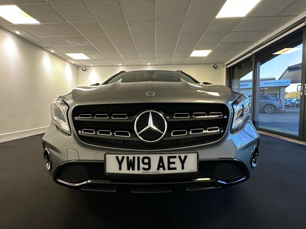 Mercedes-Benz GLA Class 1.6 Gla180 Urban Edition Suv YW19AEY Grey #2