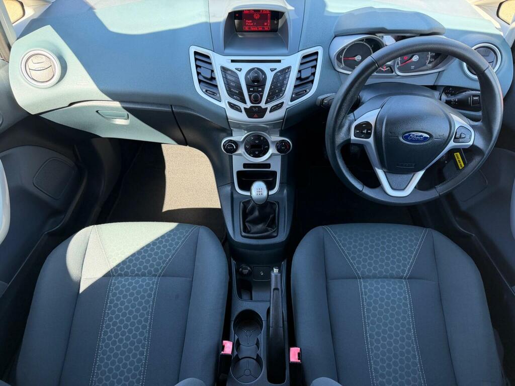 Ford Fiesta 1.6 Titanium Silver #2