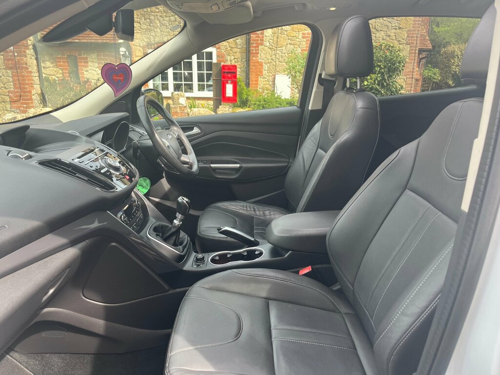 Ford Kuga 2.0 Tdci Titanium X Suv Awd Euro MJ13MZT White #6