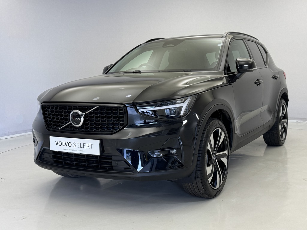 Volvo XC40 2.0 B3p Ultra Dark RA74DFE Black #3