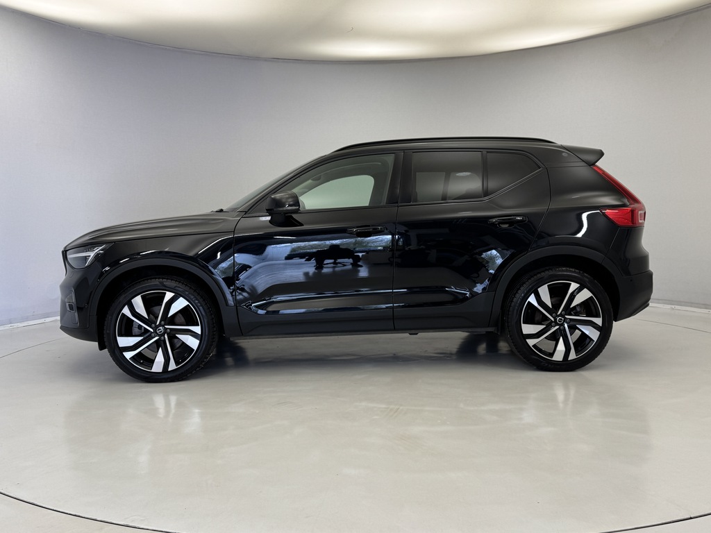 Volvo XC40 2.0 B3p Ultra Dark RA74DFE Black #2