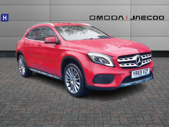 Mercedes-Benz GLA Class Gla 200 Amg Line Edition Red