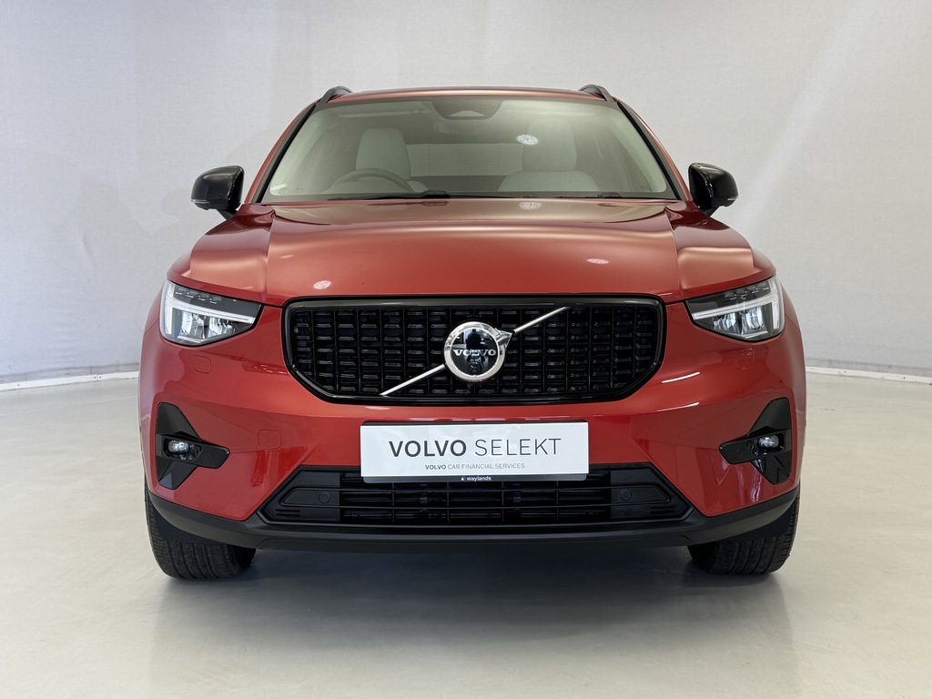 Volvo XC40 2.0 B4p Ultimate Dark CJ72ETZ Red #4