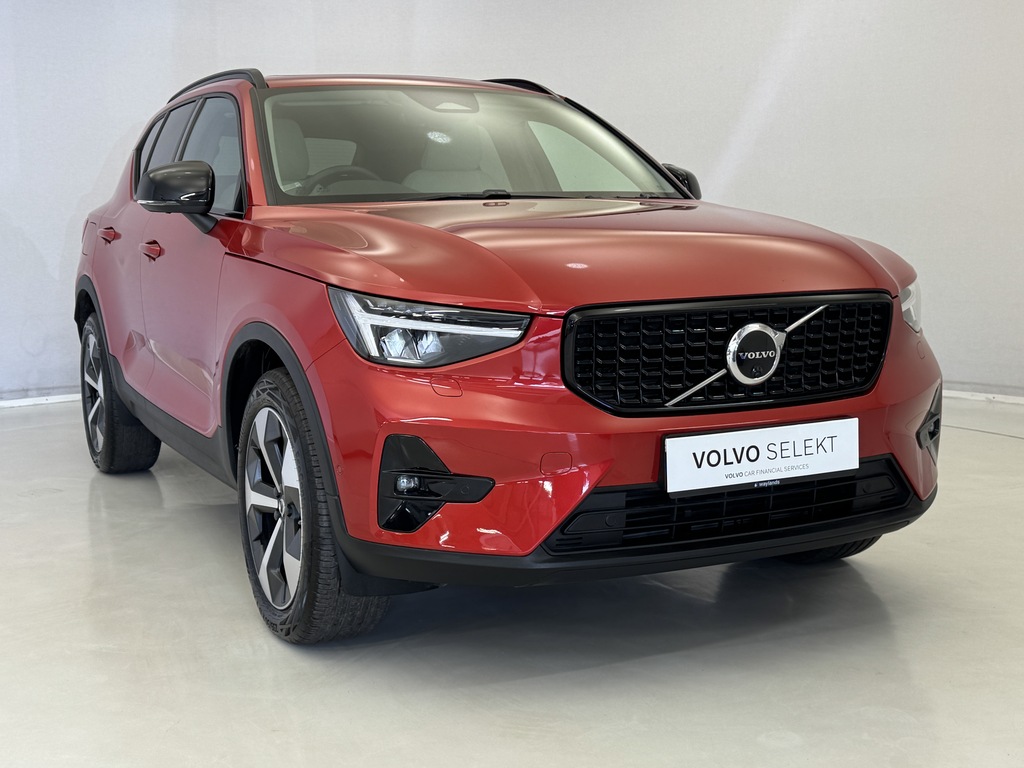 Volvo XC40 2.0 B4p Ultimate Dark Red