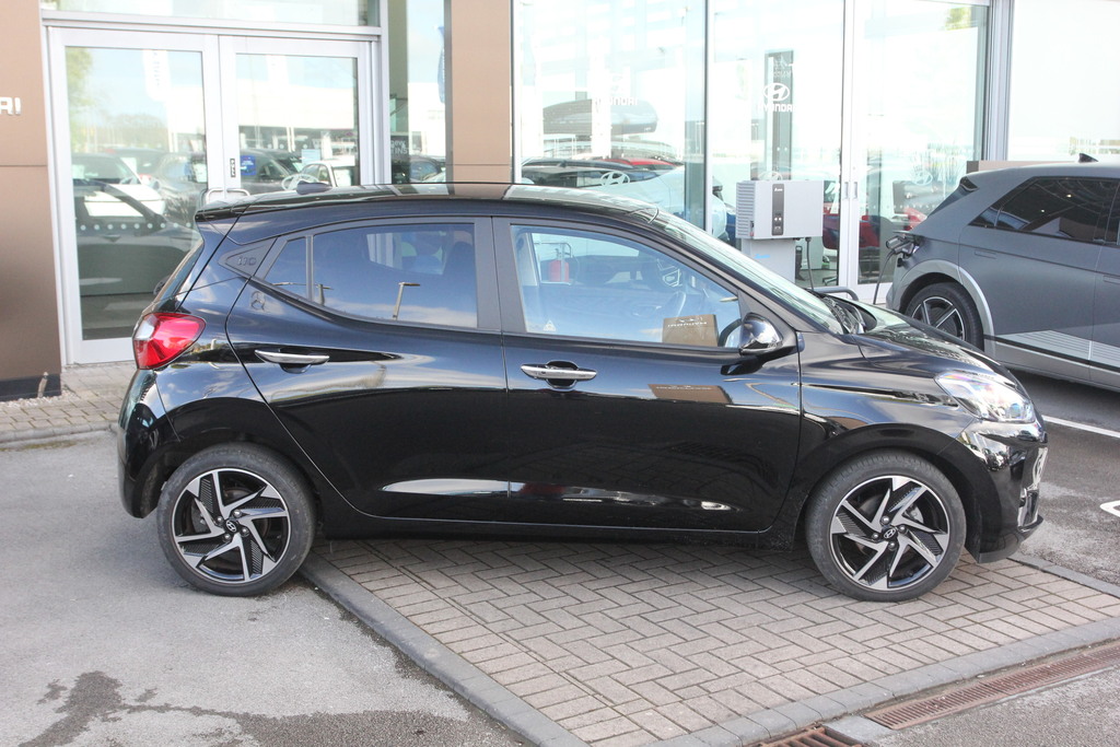 Hyundai I10 1.0 63 Premium Nav EA25YLV Black #3