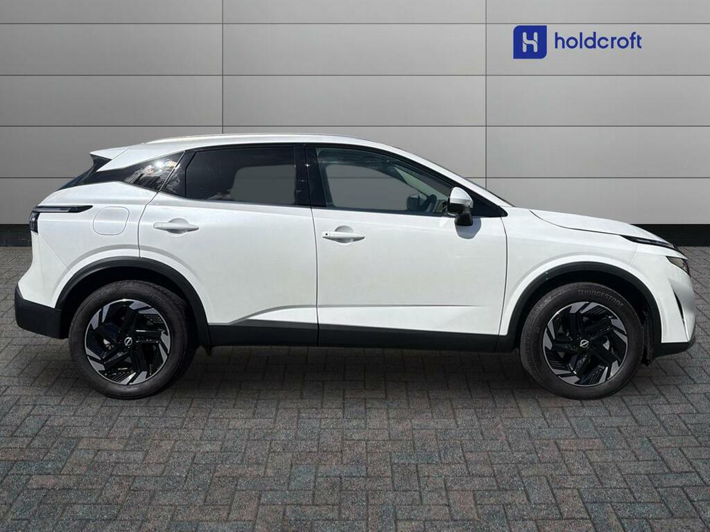 Nissan Qashqai 1.3 Dig-t Mh 158 N-connecta Xtronic OX25DSZ White #2