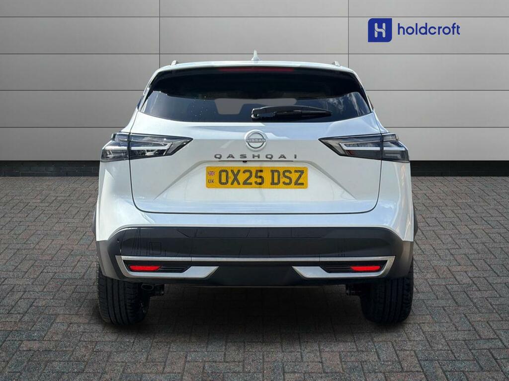 Nissan Qashqai 1.3 Dig-t Mh 158 N-connecta Xtronic OX25DSZ White #4
